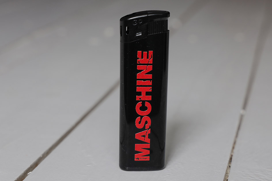 Merchandising: Feuerzeug MASCHINE